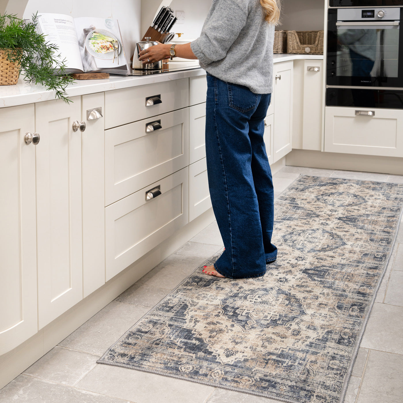 Washable Blue Traditional Rug - Kith