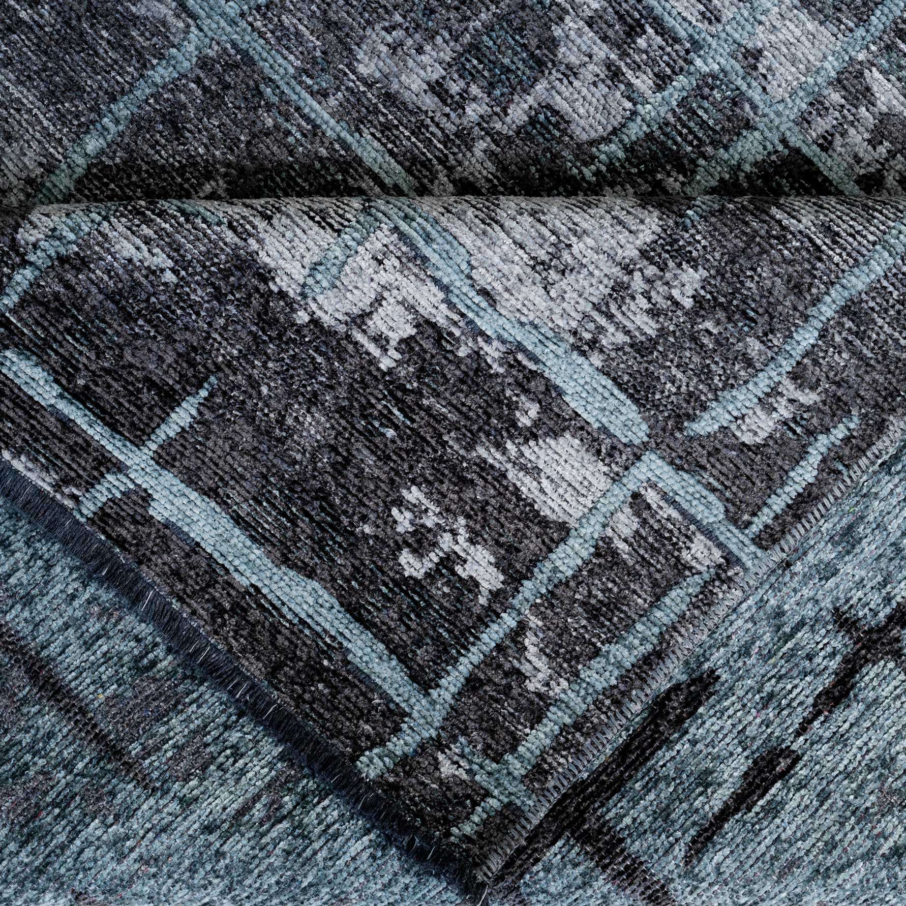 Reversible Distressed Dark Grey Area Rug - Maze