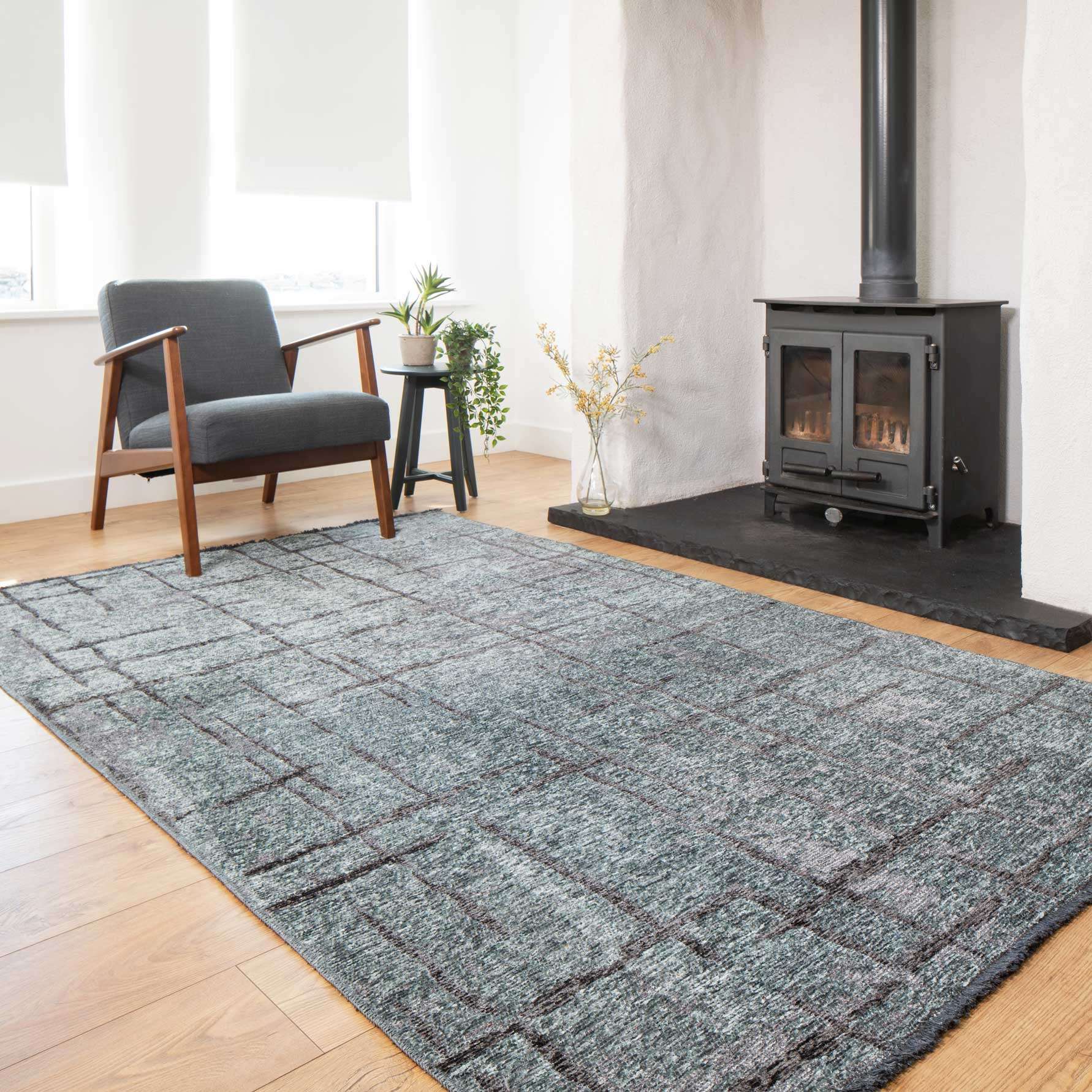 Reversible Distressed Dark Grey Area Rug - Maze