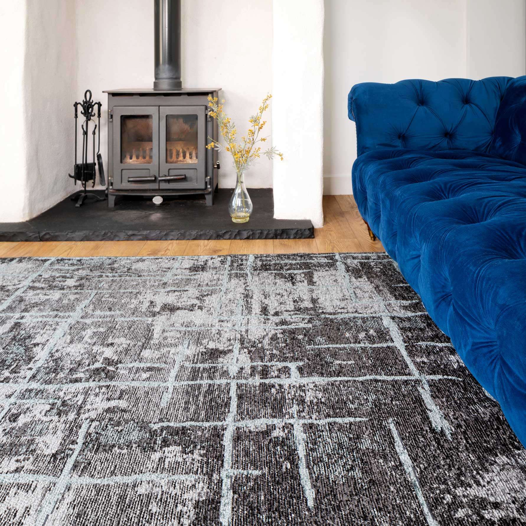 Reversible Distressed Dark Grey Area Rug - Maze