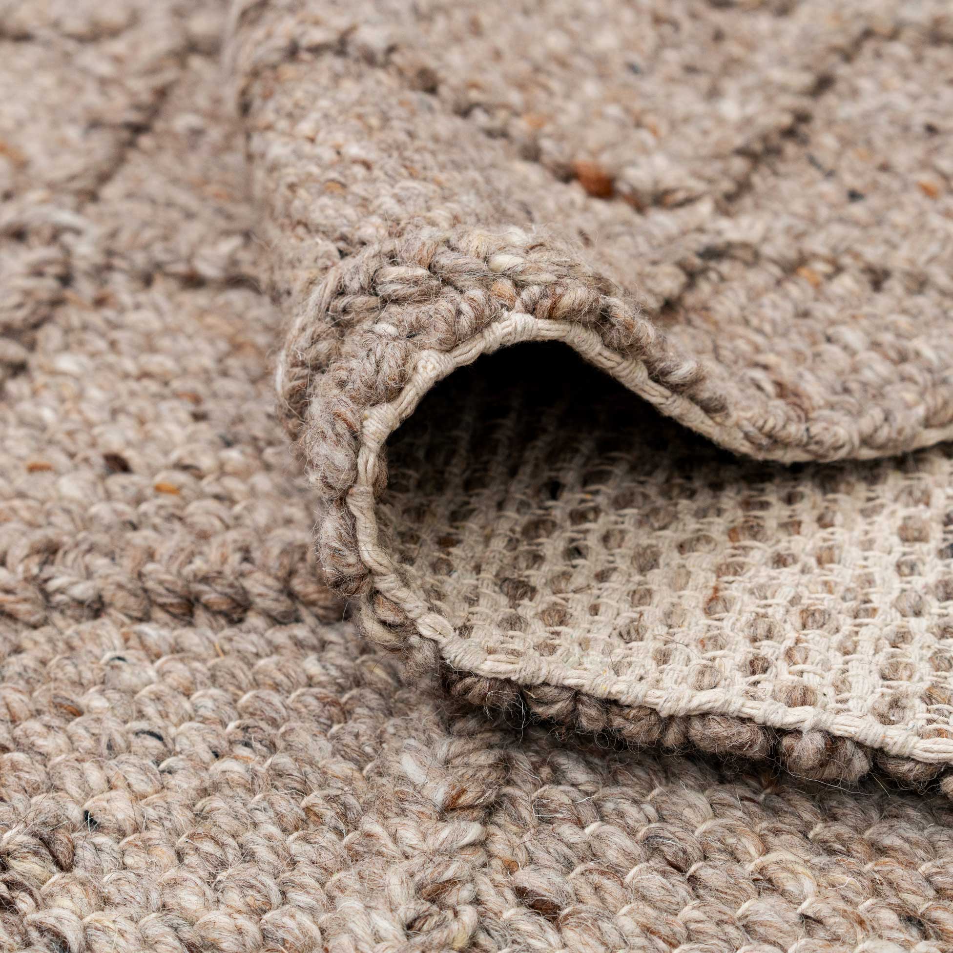 Handmade Beige Trellis Wool Area Rug - Diamond